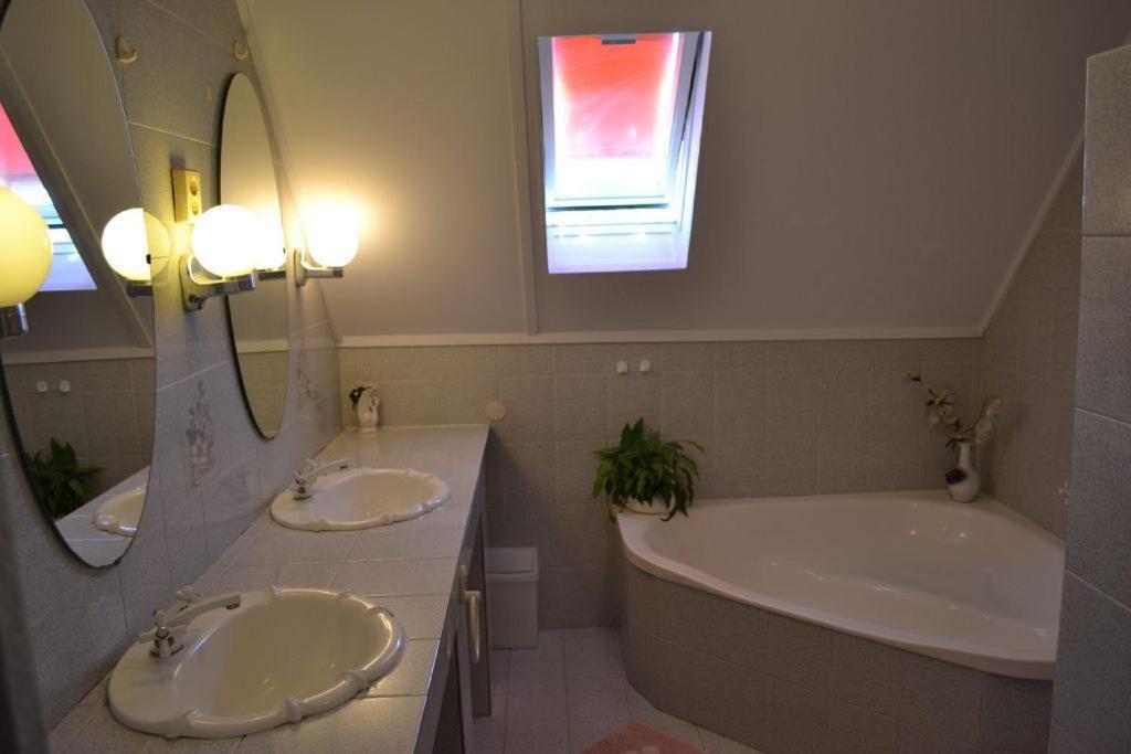 Leander Apartman บาลาตอนแลลเล ภายนอก รูปภาพ